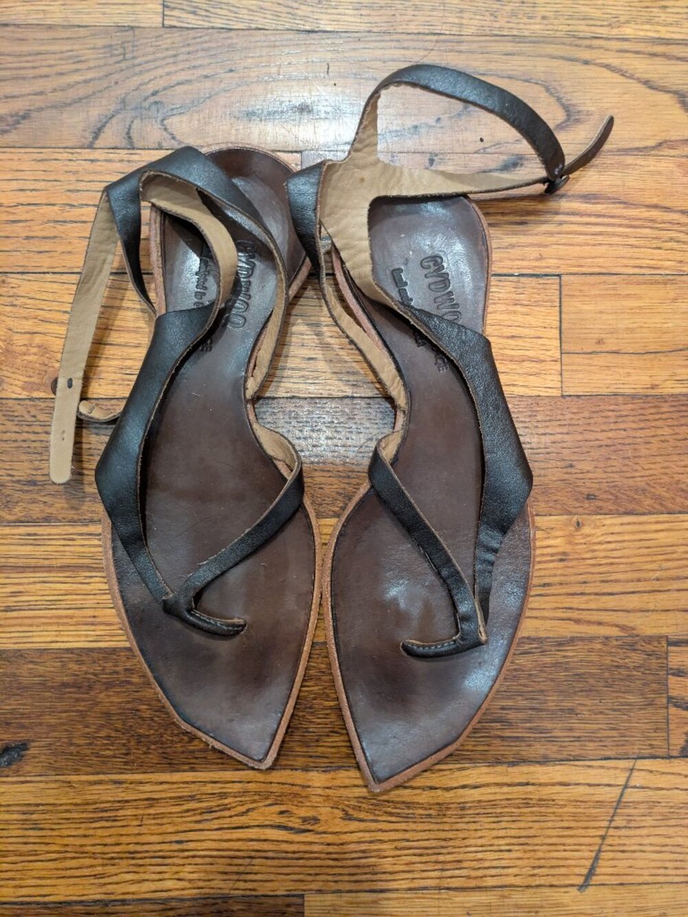 Cydwoq Sandles
